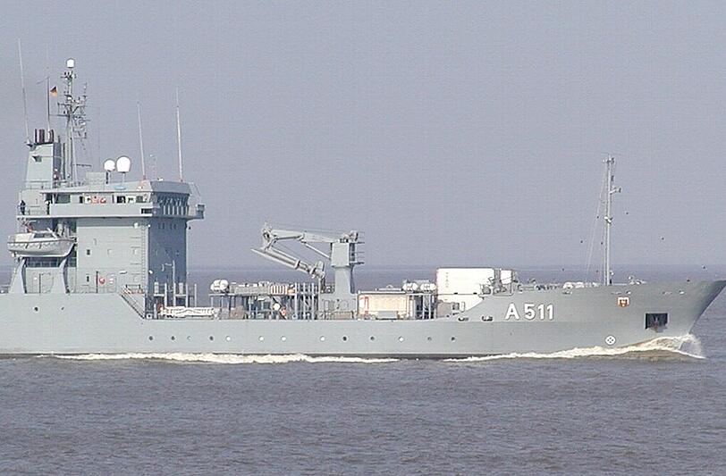 Der Tender Elbe - er ist ein Unterstützungsschiff der Bootsgeschwader der deutschen Marine.
