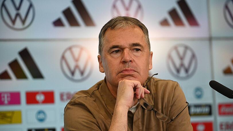 "König der Scheinheiligen" in die eine Richtung, "Katar-Lobbyist" in die andere. Dennoch will Andreas Rettig nun auf die Bayern-Macher Hoeneß und Rummenigge zugehen.