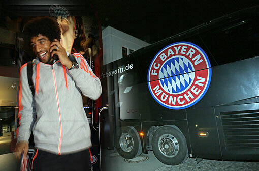 Die Stars sind wieder daheim: Der FC Bayern kommt als frisch gebackener deutscher Meister zurück an die Säbener Straße. Die Bilder