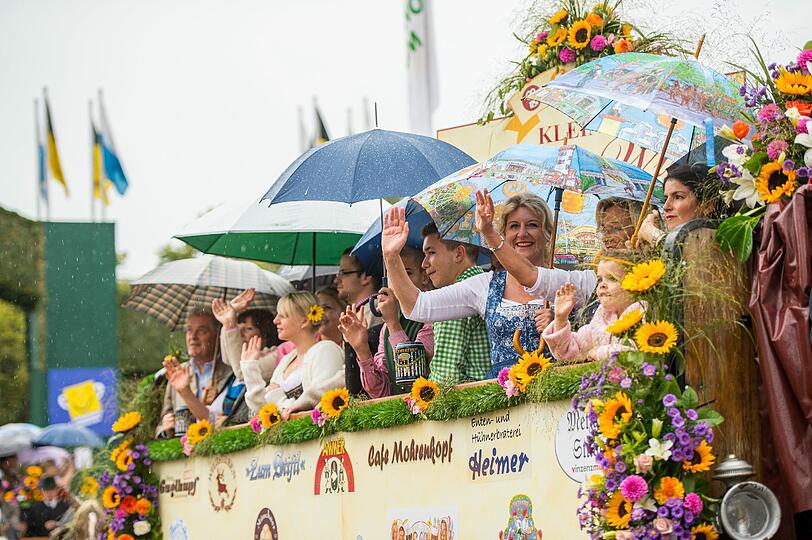 So wie auch diese Wiesnbedienungen.