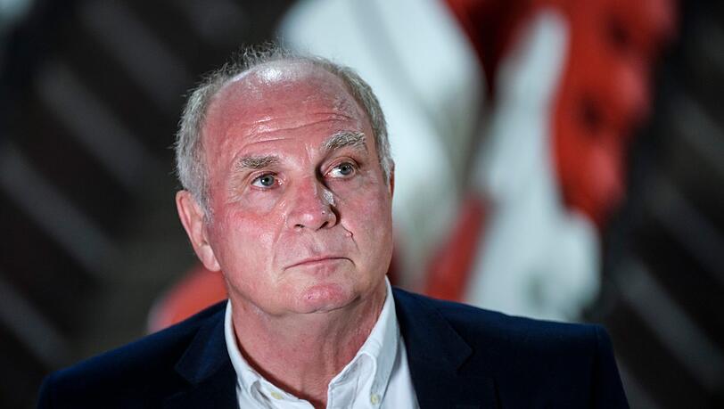 Uli Hoeneß hofft weiter auf einen Verbleib von David Alaba. Uli Hoeneß hofft weiter auf einen Verbleib von David Alaba.