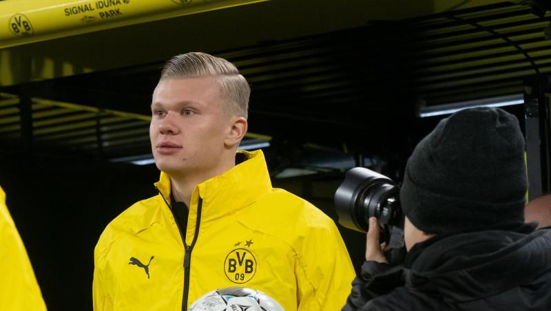 Nimmt auch vor heimischer Kulisse vorerst auf der Dortmunder Bank Platz: Neuzugang Erling Haaland. Nimmt auch vor heimischer Kulisse vorerst auf der Dortmunder Bank Platz: Neuzugang Erling Haaland.