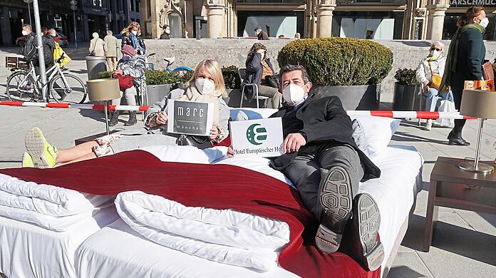 Am 1. März schieben Hoteliers Hotelbetten auf die Straße, um zu demonstrieren: Wir wollen wieder aufmachen! "Gedeckter Tisch und gemachtes Bett" heißt die Protestaktion, mit der Gastronomen und Hoteliers auf ihre schlimme Lockdown-Lage aufmerksam machen wollen.