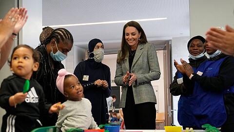 Herzogin Kate strahlt bei ihrem Termin in London.