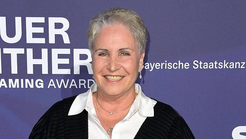 Bestens gelaunt besuchte Katerina Jacob die Verleihung vom "Blauen Panther" am 25. Oktober in München.