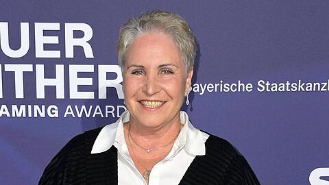 Bestens gelaunt besuchte Katerina Jacob die Verleihung vom "Blauen Panther" am 25. Oktober in München.