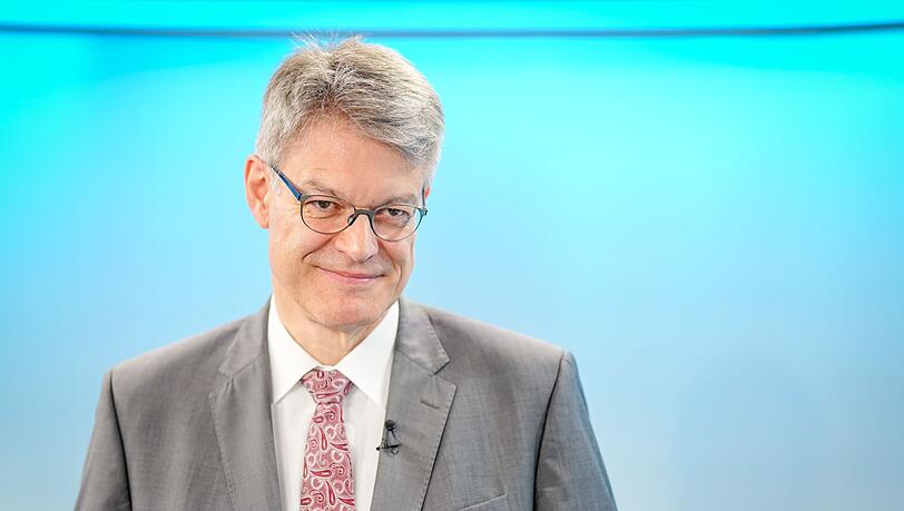 Cannabis am Steuer sieht Verkehrsminister Schnieder (CDU) kritisch.