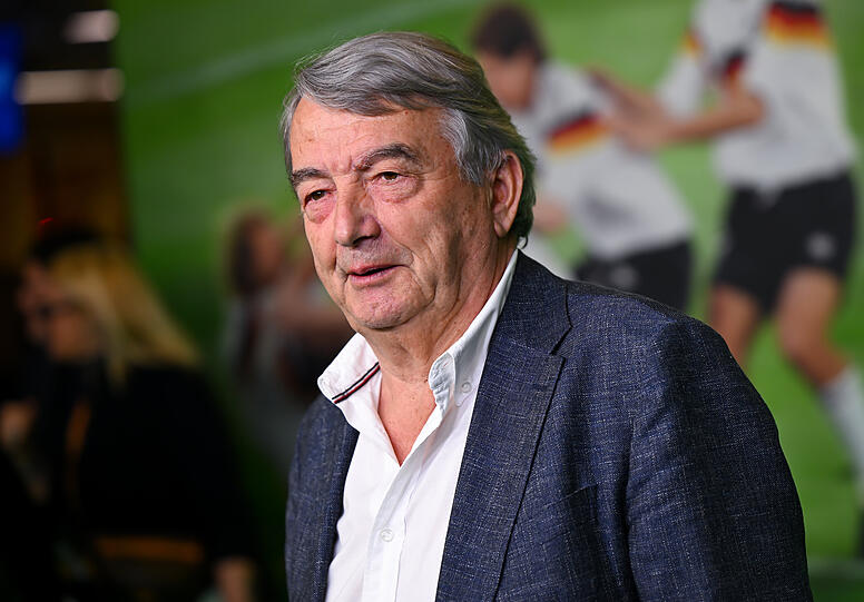 Wolfgang Niersbach, Mediendirektor der deutschen Fu&szlig;ballnationalmannschaft von 1990, bei der Filmpremiere im Math&auml;ser.