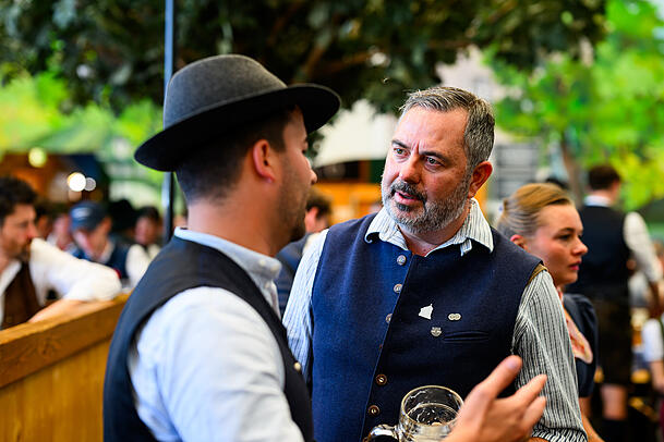 Auch mit dabei auf dem Oktoberfest: EHC-Boss Christian Winkler. Auch mit dabei auf dem Oktoberfest: EHC-Boss Christian Winkler.
