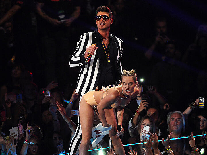 Mit dieser Tanzeinlage sorgten Robin Thicke und Miley Cyrus 2013 für Furore