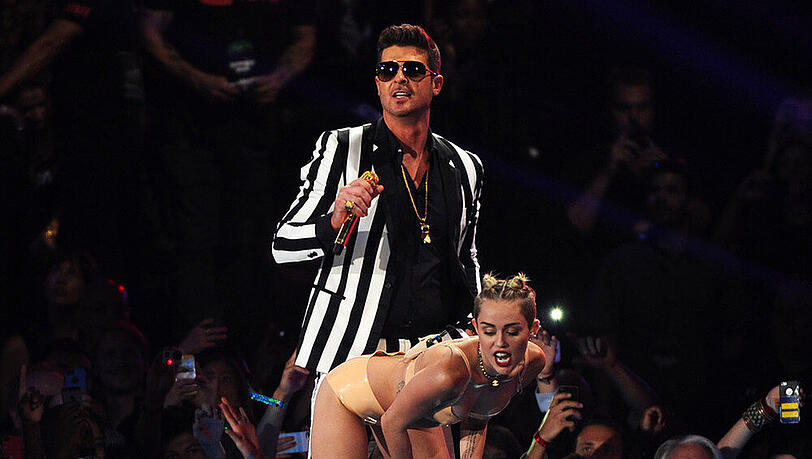 Mit dieser Tanzeinlage sorgten Robin Thicke und Miley Cyrus 2013 für Furore Mit dieser Tanzeinlage sorgten Robin Thicke und Miley Cyrus 2013 für Furore