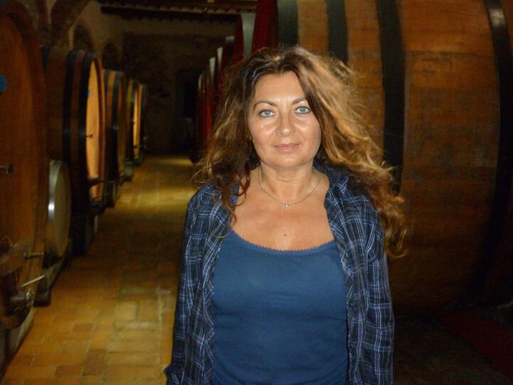 Cristina Biagini im Weinkeller.