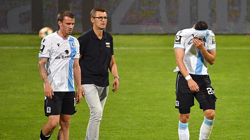 Enttäuscht nach der Niederlage gegen Bayern II: Nico Karger, Michael Köllner und Efkan Bekiroglu (v.links).