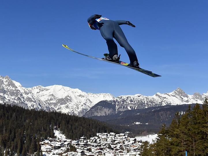 Die deutschen Frauen um Katharina Althaus sind beim Teamspringen die Top-Favoritinnen.