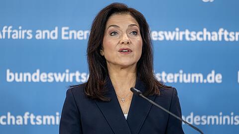 Die Ministerin will Kosten senken.