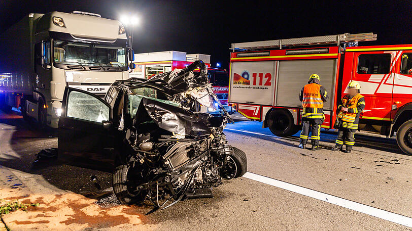 Das Fahrzeugwrack, in dem der 47-Jährige ums Leben gekommen ist.
