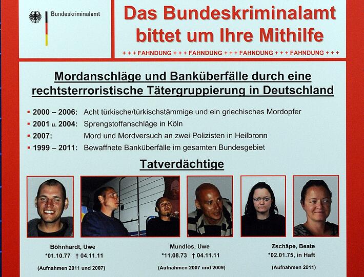Neonazi-Mordserie: Das Bundeskriminlamt bittet die Öffentlichkeit um Hilfe. Von den Fahndungsplakaten erhoffen sich die Ermittler Aufschlüsse über Hintermänner und Unterstützer der Neonazi-Terrorgruppe Nationalsozialistischer Untergrund (NSU).