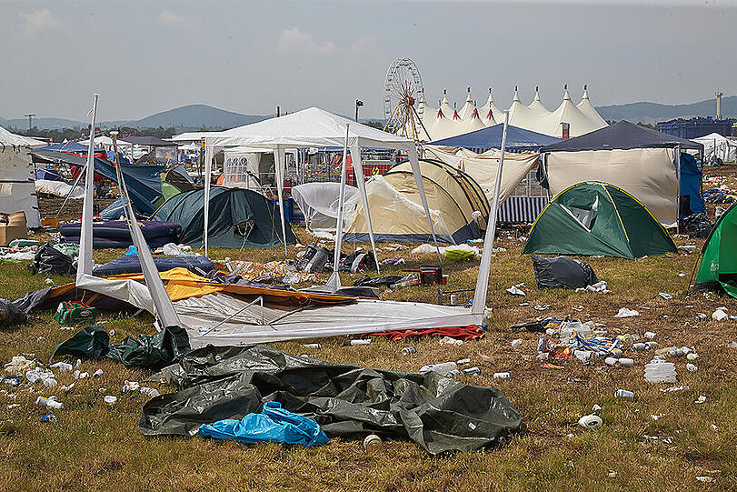 Aufräumen nach dem Sturm - die Bilder von und nach der Abreise der Besucher von Rock am Ring 2016.