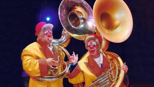 Mit seiner Ehefrau Jeanette (r.) sorgt Weltklasse-Komödiant Toni Alexis (62) für Musikalisches.