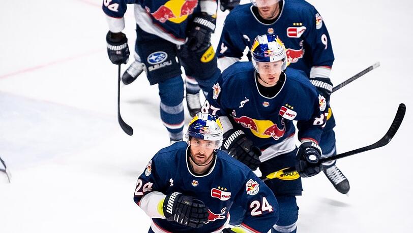 Das Coronavirus wütet beim EHC Red Bull München, der noch am Freitag in Augsburg gespielt hat - 14 Spieler sind infiziert. Das Coronavirus wütet beim EHC Red Bull München, der noch am Freitag in Augsburg gespielt hat - 14 Spieler sind infiziert.