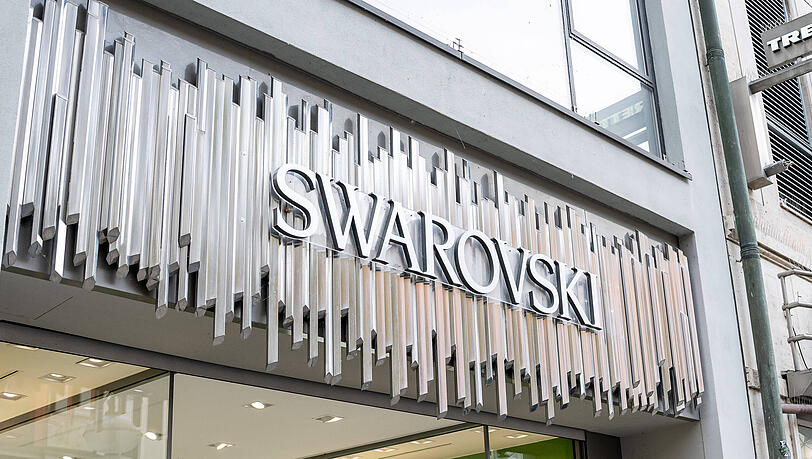 Das Swarovski-Geschäft in der Neuhauser Straße 37. Der Unternehmenssitz in Wattens baut rund 400 Stellen ab.