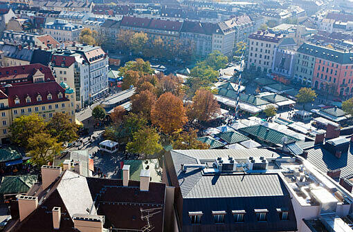 Der Markt ist marode. Um das zu ändern, holt sich die Stadt das Geld jetzt erstmal bei den Standl-Leuten.