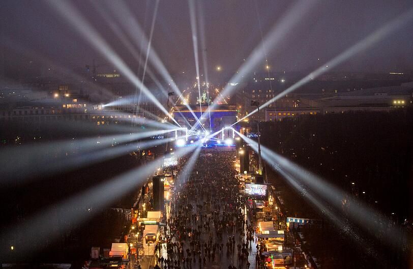 So feiert Berlin in das Jahr 2015: Die Silvester-Party am Brandenburger Tor mit David Hasselhoff und David Garrett - Die Bilder...