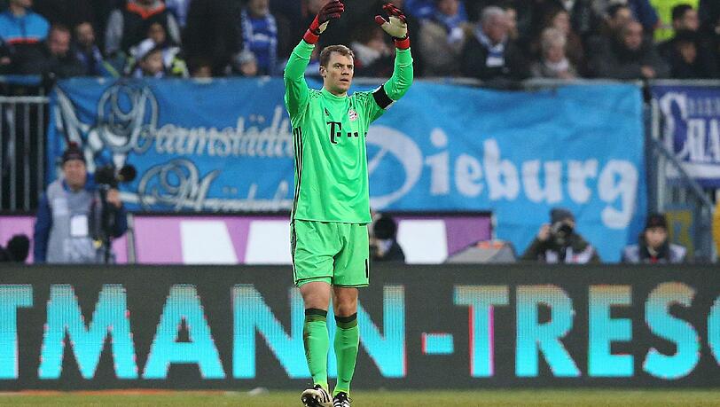 Manuel Neuer war nicht zufrieden mit der Leistung seiner Vorderleute. Manuel Neuer war nicht zufrieden mit der Leistung seiner Vorderleute.