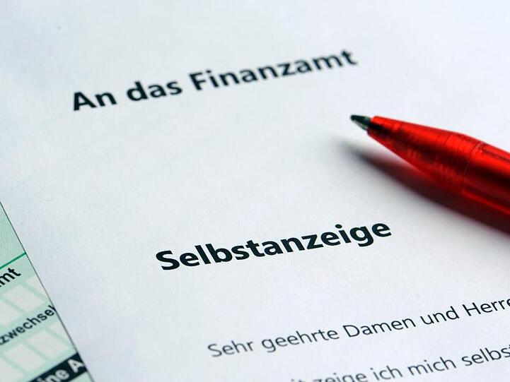 Seit Januar 2015 kommen deutlich weniger Steuerhinterzieher mit einer Selbstanzeige ohne Strafe davon.