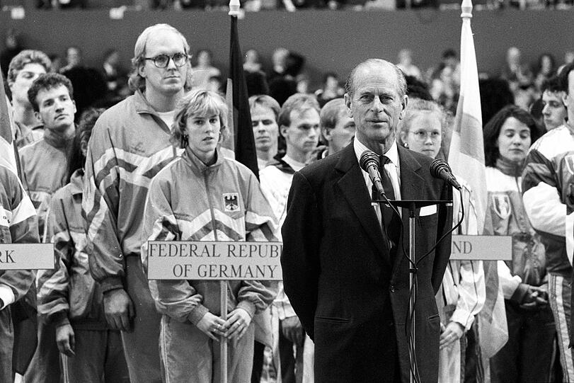 1990 eröffnete Prinz Philip die Leichtathletik-Halleneuropameisterschaften im schottischen Glasgow. Hier steht er vor der deutschen Mannschaft.