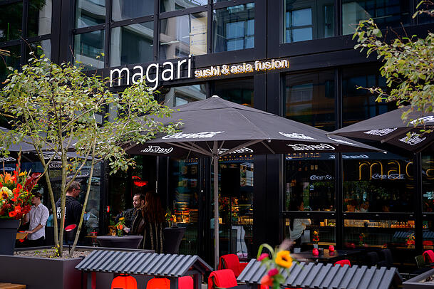 Das Magari im Werksviertel trägt fortan den Zusatz "by Geisha". In dem ehemals italienischen Restaurant steht jetzt vor allem Sushi und Frühstücksspeisen auf der Karte. Das Magari im Werksviertel trägt fortan den Zusatz "by Geisha". In dem ehemals italienischen Restaurant steht jetzt vor allem Sushi und Frühstücksspeisen auf der Karte.