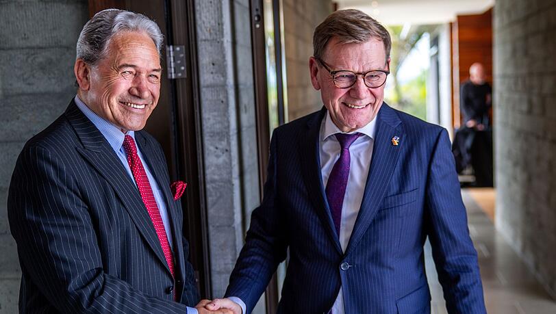 Beim Treffen von Außenminister Johann Wadephul (CDU) mit seinem neuseeländischen Kollegen Winston Peters spielt auch der russische Angriffskrieg gegen die Ukraine eine Rolle. Beim Treffen von Außenminister Johann Wadephul (CDU) mit seinem neuseeländischen Kollegen Winston Peters spielt auch der russische Angriffskrieg gegen die Ukraine eine Rolle.