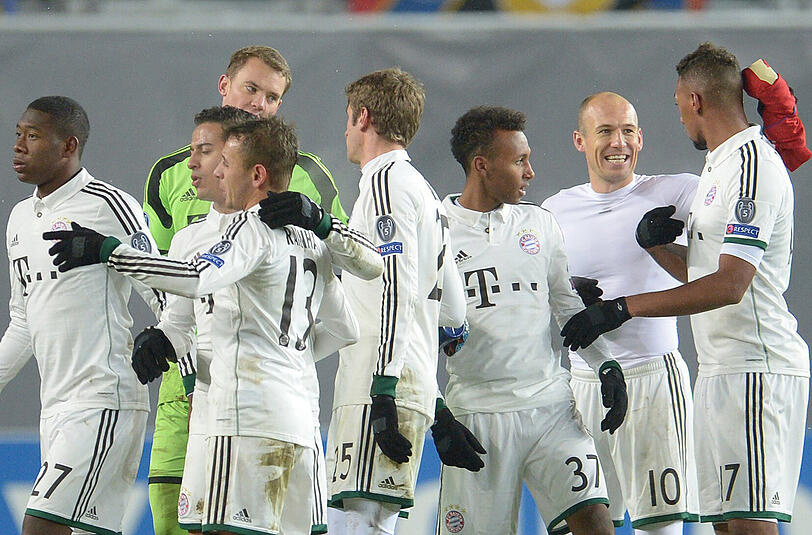 Beste Laune bei den Bayern in Moskaus Kältekammer nach dem gewonnenen CL-Spiel gegen ZSKA Moskau.