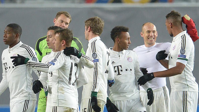 Beste Laune bei den Bayern in Moskaus Kältekammer nach dem gewonnenen CL-Spiel gegen ZSKA Moskau. Beste Laune bei den Bayern in Moskaus Kältekammer nach dem gewonnenen CL-Spiel gegen ZSKA Moskau.