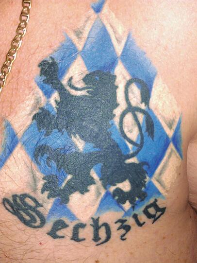 Weitere Abbildungen aus dem TSV 1860-Tattobuch von Andreas Schmied und Maik Lange.