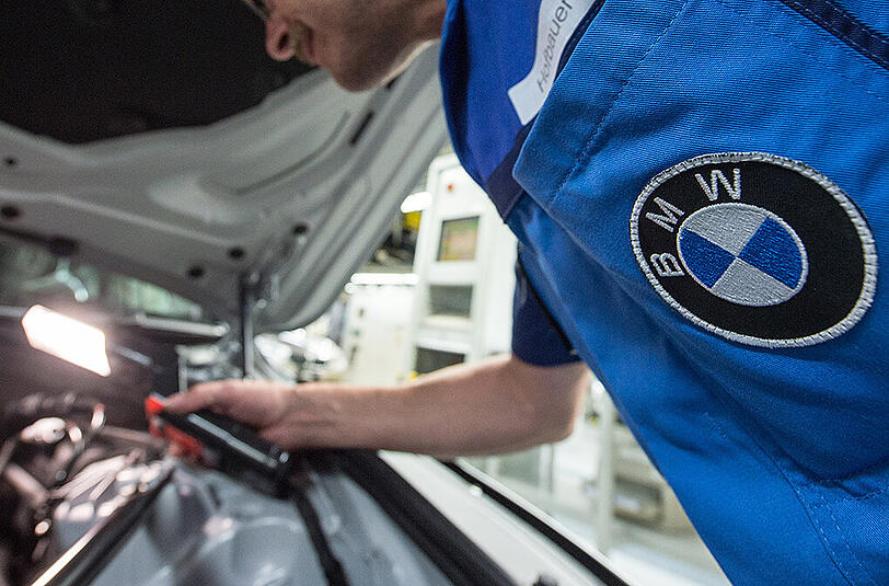 Mitarbeiter bei BMW dürfen sich über eine saftige Erfolgsprämie freuen.