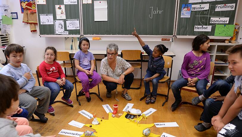 Bayerns Schulen brauchen mehr Lehrer für Flüchtlingskinder. Bayerns Schulen brauchen mehr Lehrer für Flüchtlingskinder.