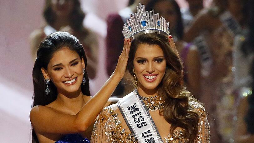 Miss Universe 2016, Pia Wurtzbach, krönte ihre Nachfolgerin Iris Mittenaere Miss Universe 2016, Pia Wurtzbach, krönte ihre Nachfolgerin Iris Mittenaere