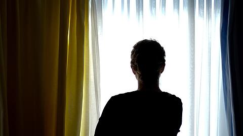 Frauen können sich vor Gewalt in Frauenhäuser flüchten - München hat nun auch eine Gewaltschutzeinrichtung für Trans-, inter- und non-binäre Menschen eröffnet. (Symbolbild)