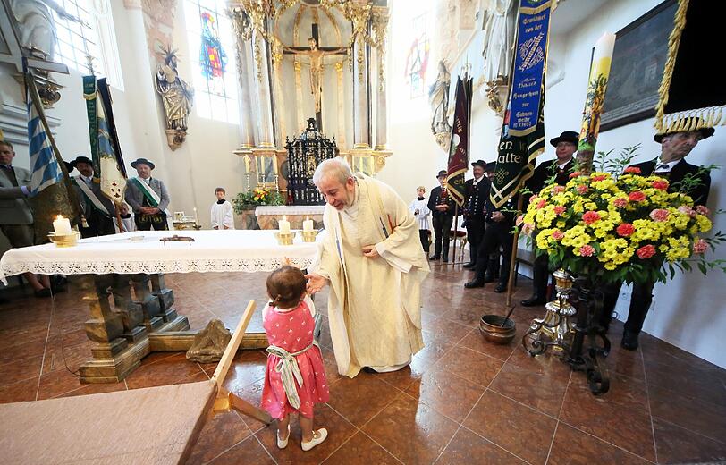 Filser-Fahnenweihe in der Heilig-Kreuz-Kirche in Forstenried. Die Bilder.
