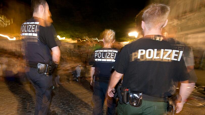 Ein Polizist fordert Schmerzensgeld, nachdem er im Dienst nachts an der 089-Bar verletzt wurde.