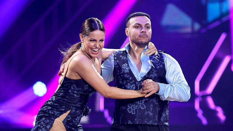 Comedian Osan Yaran schied als erster Promi bei "Let's Dance" 2025 aus. Comedian Osan Yaran schied als erster Promi bei "Let's Dance" 2025 aus.