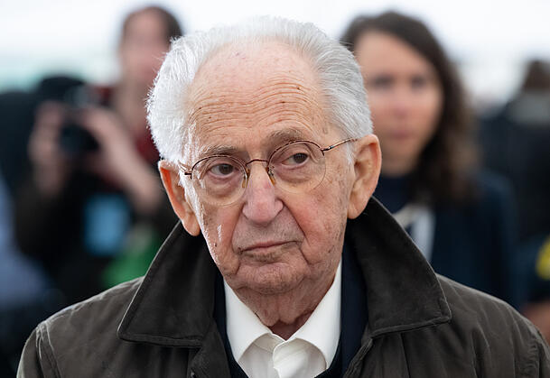 Abba Naor, &Uuml;berlebender des KZ Dachau, nimmt 2025 beim ehemaligen Krematorium an der Gedenkfeier zum 80. Jahrestag der Befreiung der H&auml;ftlinge des KZ Dachau teil. Das KZ wurde am 29.04.1945 von der US-Armee befreit.