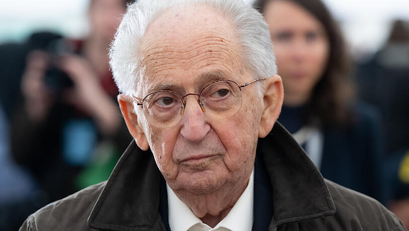 Abba Naor, &Uuml;berlebender des KZ Dachau, nimmt 2025 beim ehemaligen Krematorium an der Gedenkfeier zum 80. Jahrestag der Befreiung der H&auml;ftlinge des KZ Dachau teil. Das KZ wurde am 29.04.1945 von der US-Armee befreit.