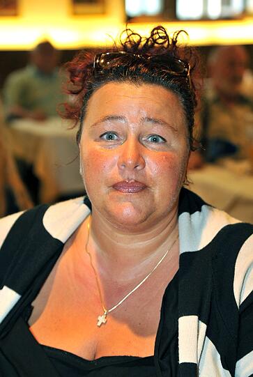 Manuela Teltschik (45), Standl-Besitzerin: "Der Wurstimbiss ist das Erbe meiner Eltern und hoffentlich die Zukunft meines Sohnes. Der Markt soll in seiner Vielfalt erhalten bleiben. Was gemacht werden könnte: Sitzmöglichkeiten für Besucher oder Toiletten."