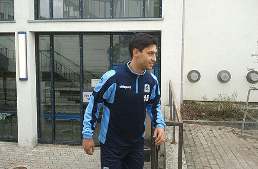 Der Neuzugang aus Mainz, Malik Fathi, ist zum ersten Mal auf dem Trainingsgeländer an der Grünwalder Straße zu sehen. Hier die Bilder!