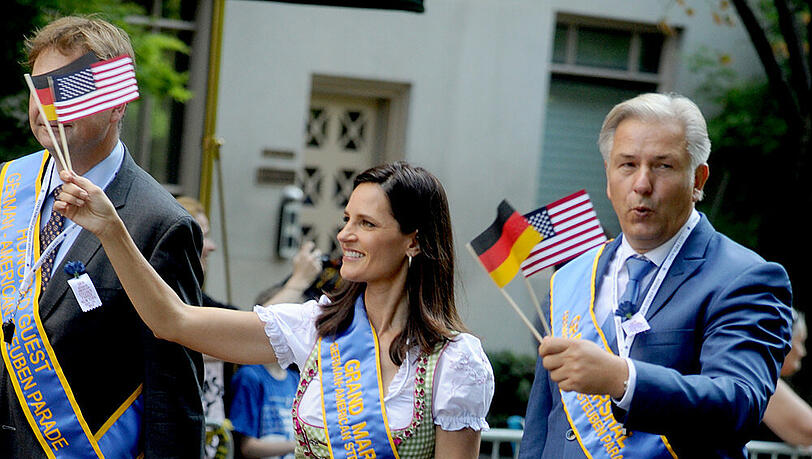 Klaus Wowereit und Contessa Brewer als "Grand Marshals" der Steuben Parade