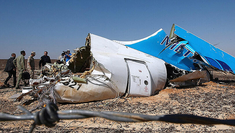 Wenige Tage nach dem Absturz eines russischen Flugzeugs in Ägypten stoppen die Briten vorerst Flüge aus Scharm el Scheich. Wenige Tage nach dem Absturz eines russischen Flugzeugs in Ägypten stoppen die Briten vorerst Flüge aus Scharm el Scheich.