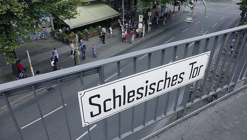 Der Vorfall ereignete sich am May-Ayim-Ufer im Kreuzberger Partykiez am Schlesischen Tor. (Archivbild) Der Vorfall ereignete sich am May-Ayim-Ufer im Kreuzberger Partykiez am Schlesischen Tor. (Archivbild)