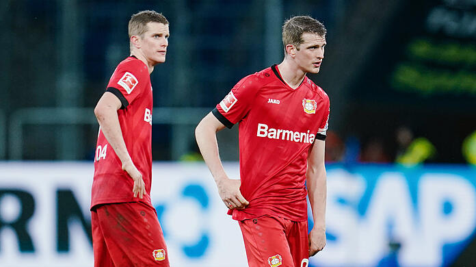 Sven (l.) und Lars Bender hängen im Sommer ihre Fußballschuhe an den Nagel.